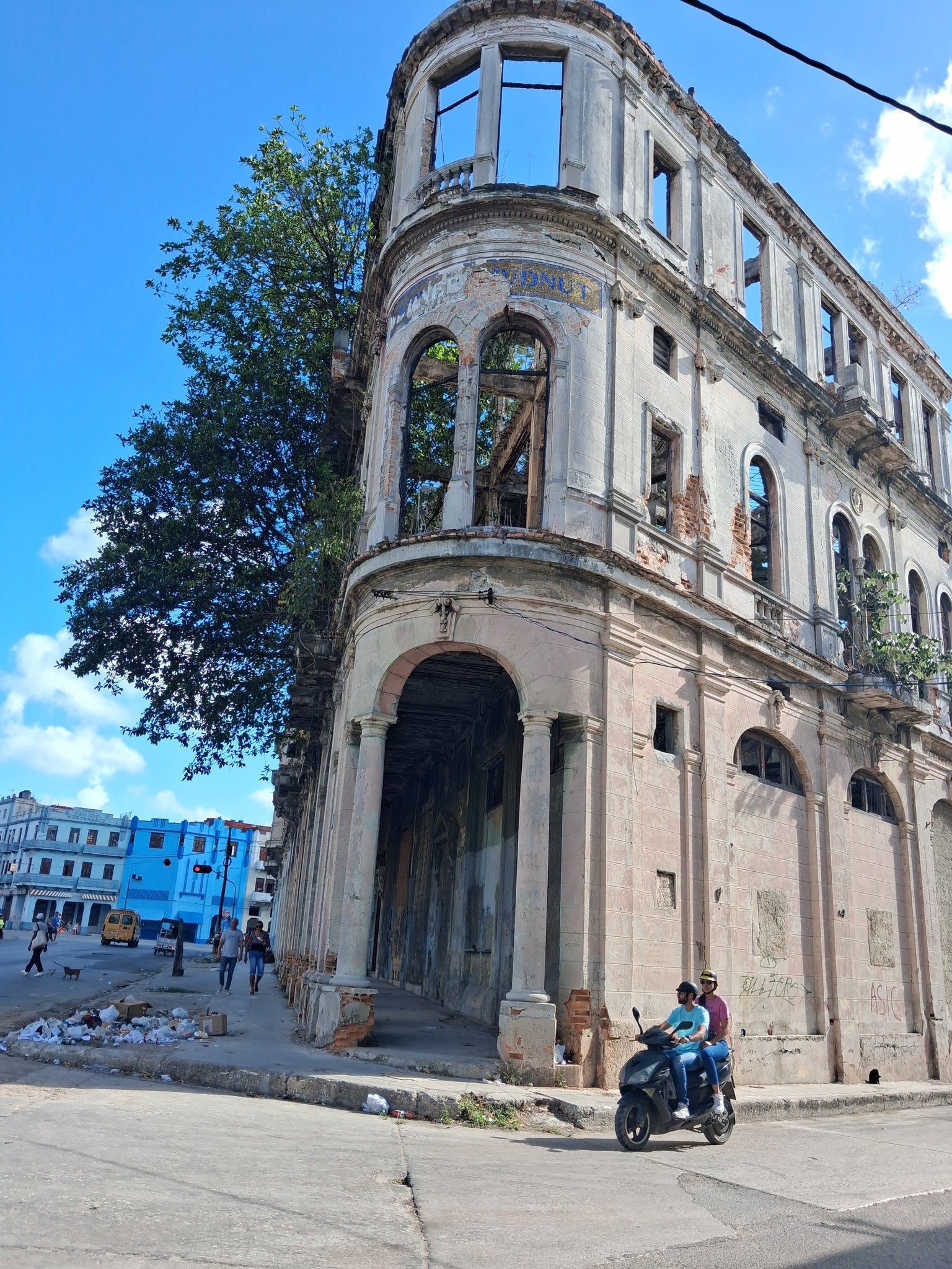 Crumbling colonial building in Havana